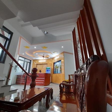 Готель Khach San Nguyen Long Баолок Екстер'єр фото